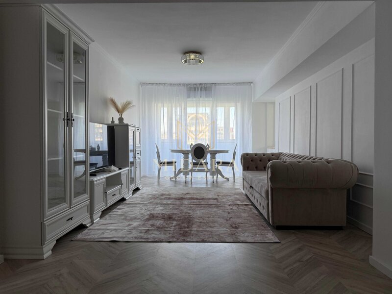 Unirii, 3 camere, 92 mp, vedere bulevard, 1100 €/luna.