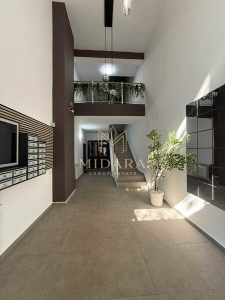 Unirii, 3 camere, 92 mp, vedere bulevard, 1100 €/luna.
