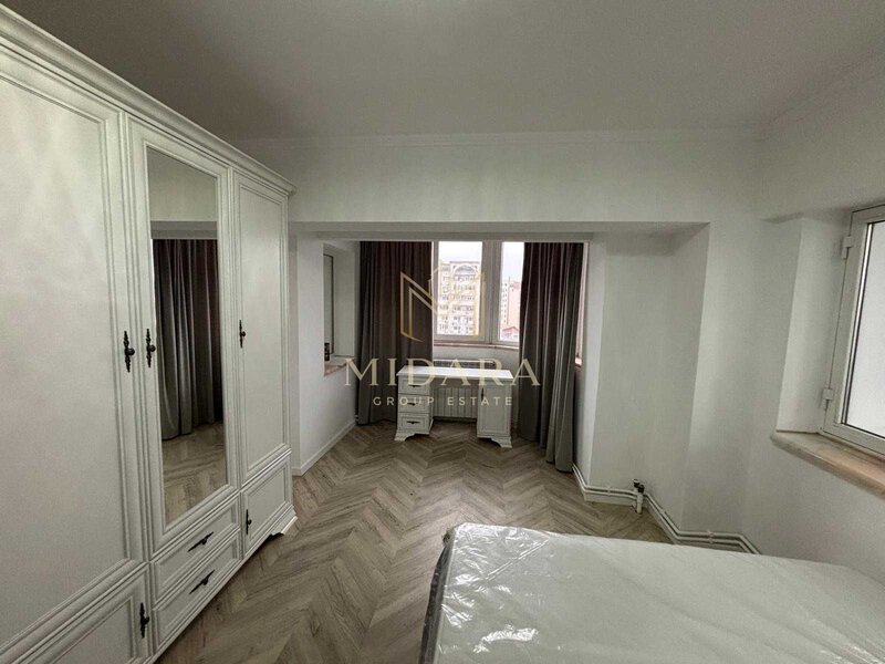 Unirii, 3 camere, 92 mp, vedere bulevard, 1100 €/luna.