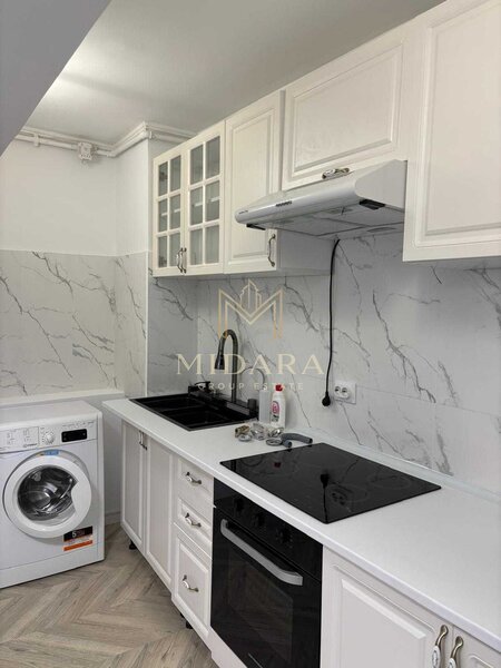Unirii, 3 camere, 92 mp, vedere bulevard, 1100 €/luna.